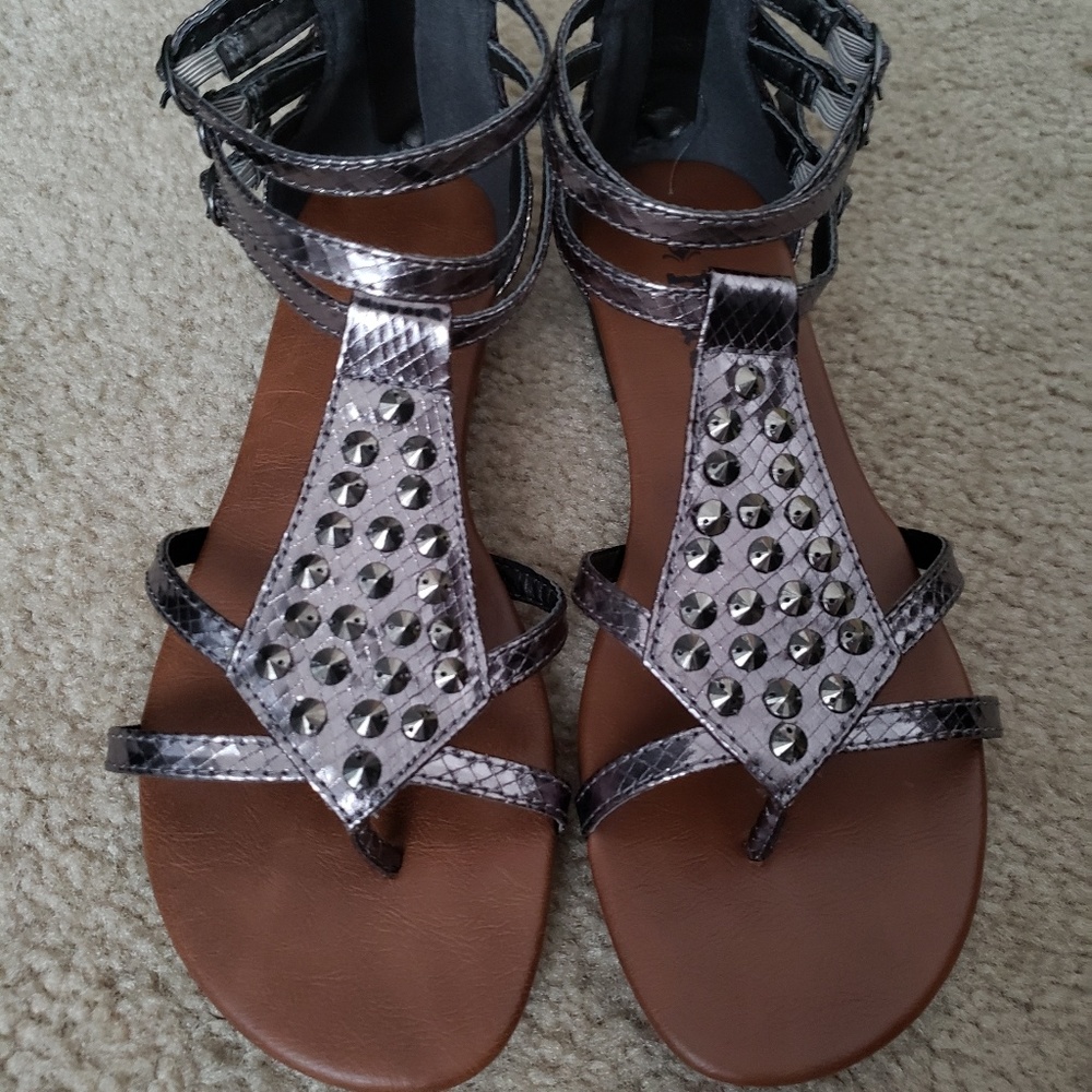 Metal accent details sandals